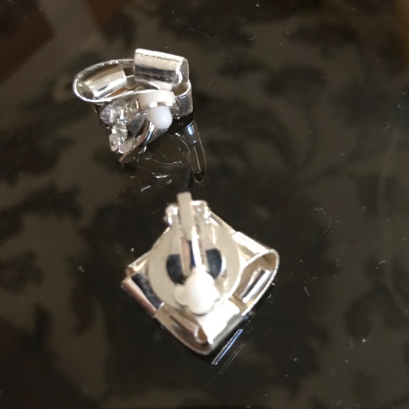 A pair of clip on silver tone woven square earrings. - Picture 2 of 5